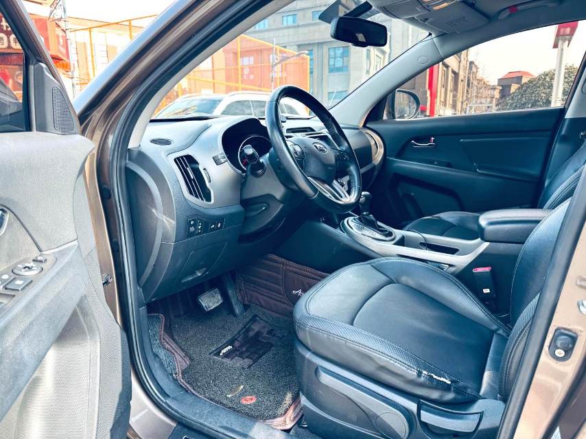Kia Sportage 2.0L Automatic 2WD GLS