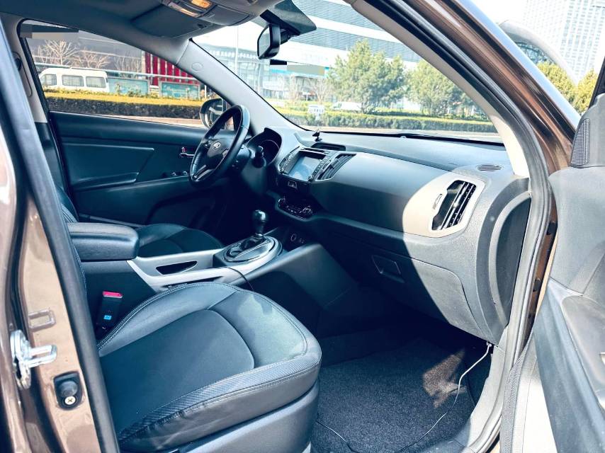 Kia Sportage 2.0L Automatic 2WD GLS