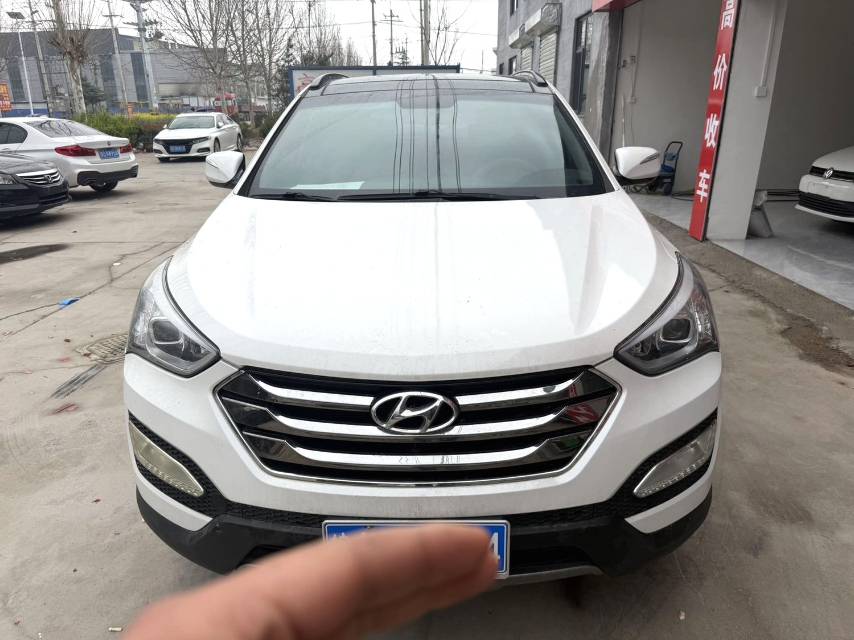 Hyundai Santa Fe 2.4L Automatic2WD