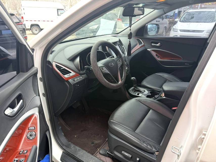 胜达 Model Year 2.4L 自动两驱智能型。
