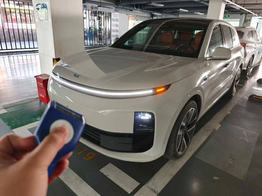 Li Auto L (литр) 6 Pro