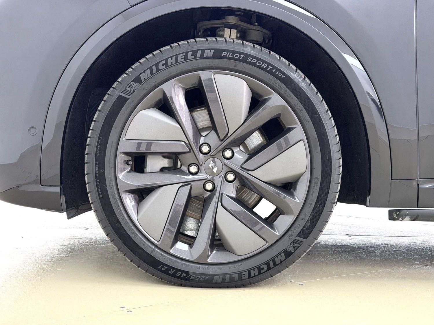 Li Auto L (Liter) 9 Pro