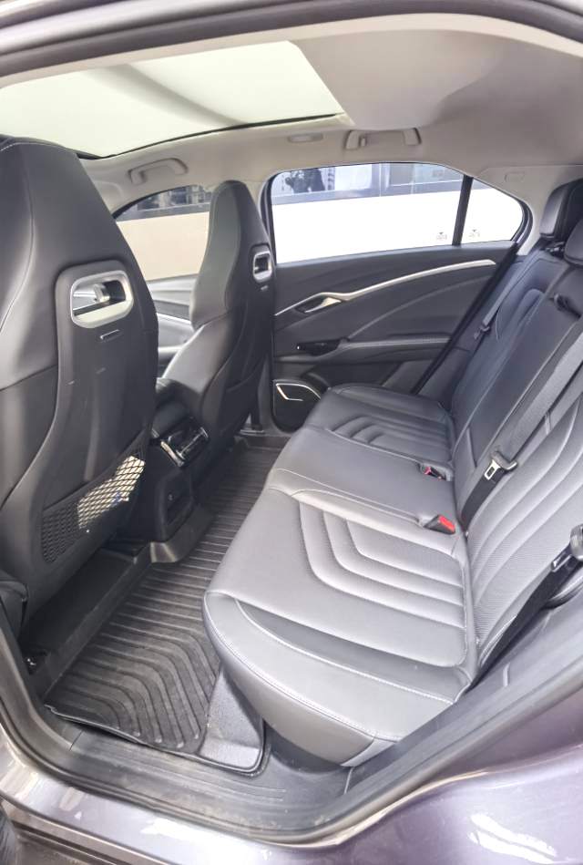 哪吒 U Model Year 哪吒 U 610 三元锂