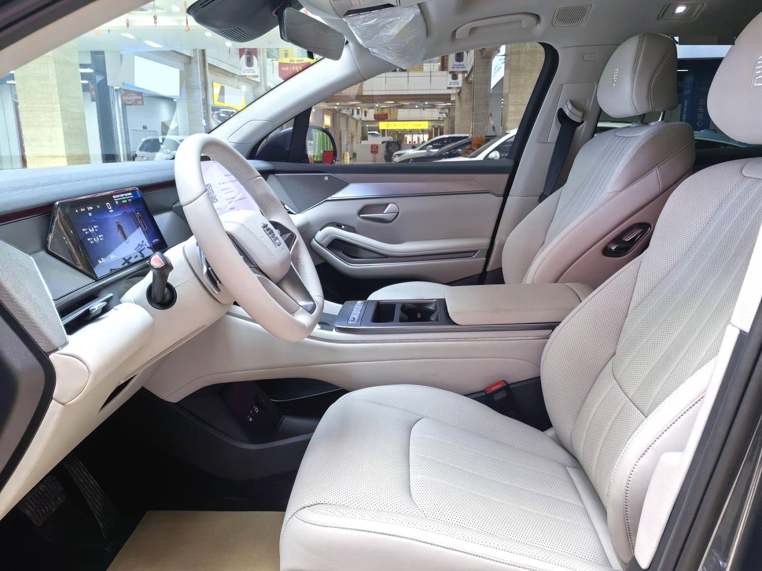 BYD L (Liter) Electric Vehicle 670KM