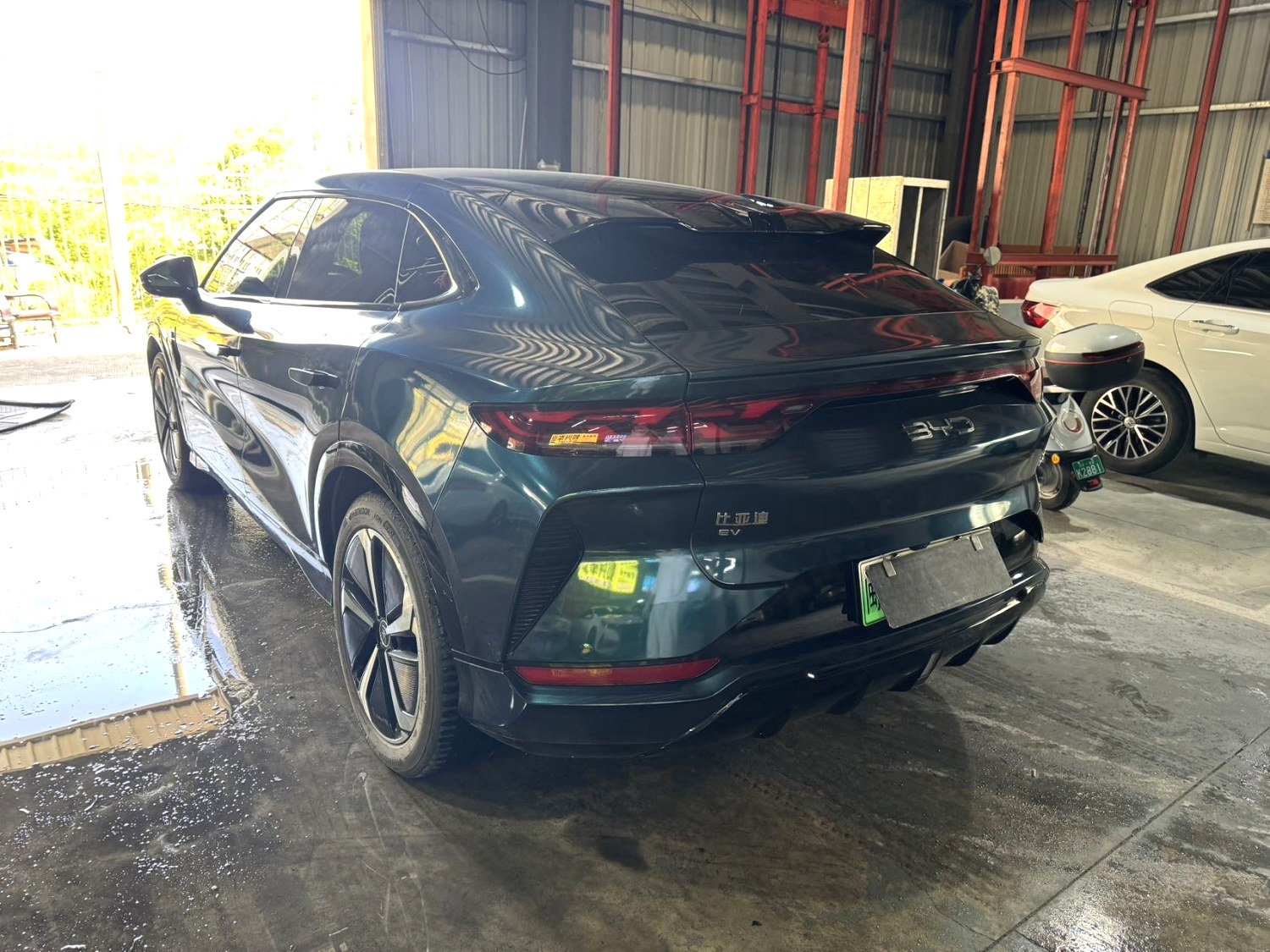 BYD L (Liter) Electric Vehicle 662km