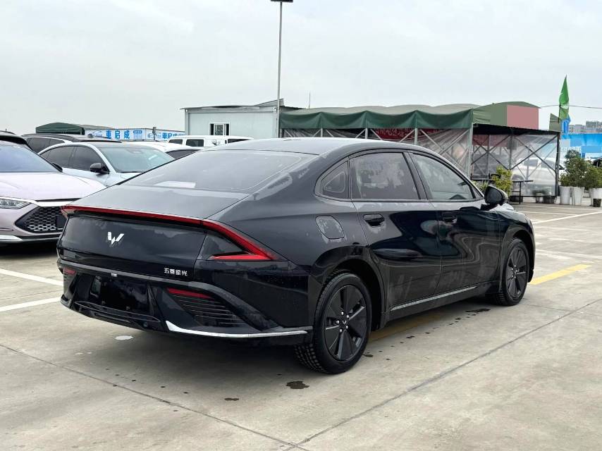Wuling 70