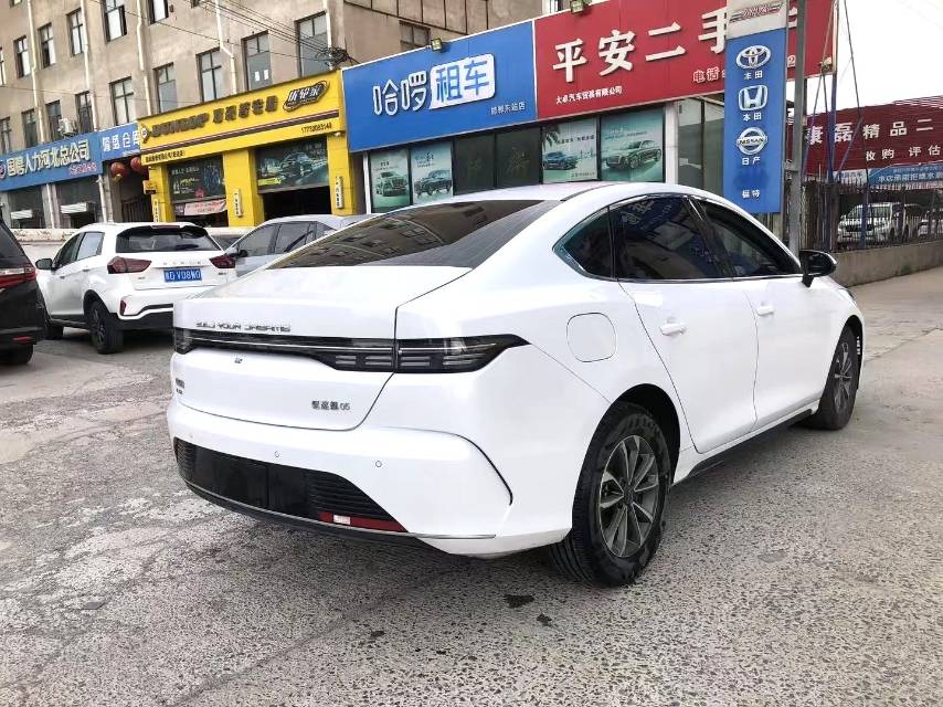 BYD 05 DM i 55 км, версия «Люкс»
