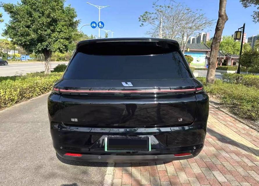 Li Auto L (Liter) 8 Air