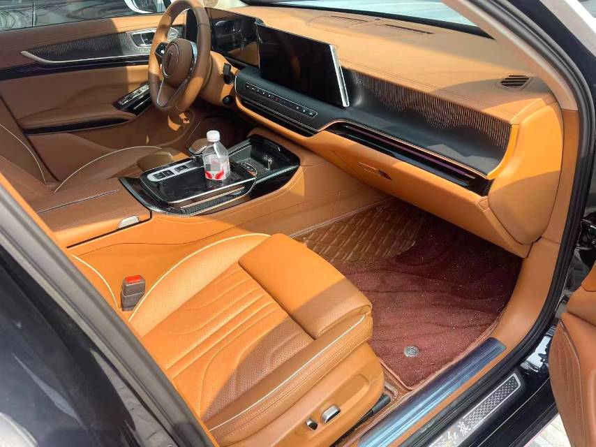 Hongqi H 9 2.0T 2WD 5 Seats