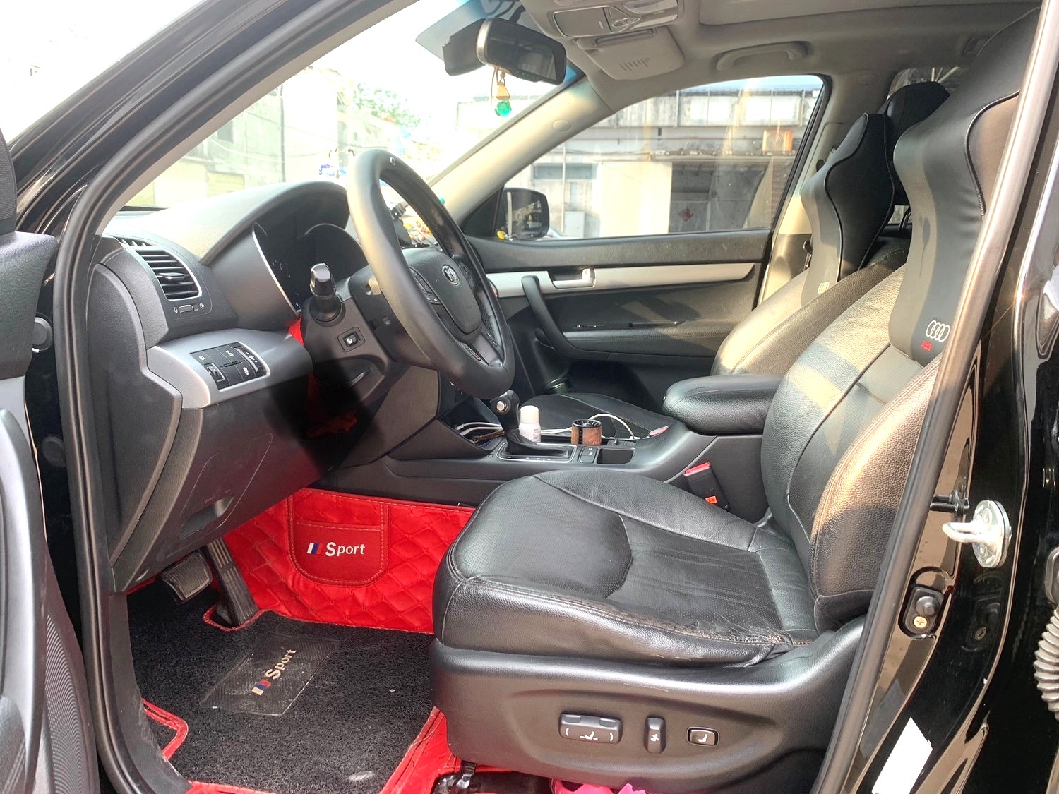 Kia 2.4L 7 Luxury