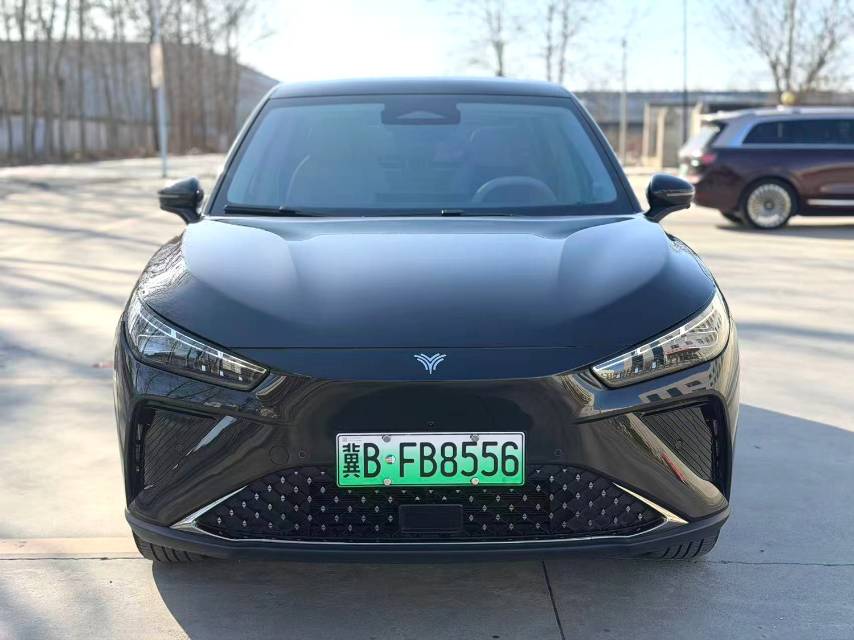 哪吒 L (Liter) Model Year 增程 310 闪充 PRO Version