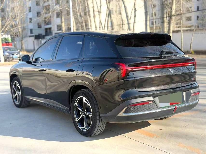 哪吒 L (Liter) Model Year 增程 310 闪充 PRO Version