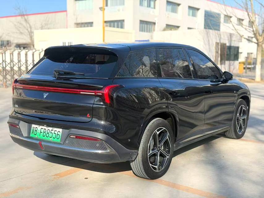 哪吒 L (Liter) Model Year 增程 310 闪充 PRO Version
