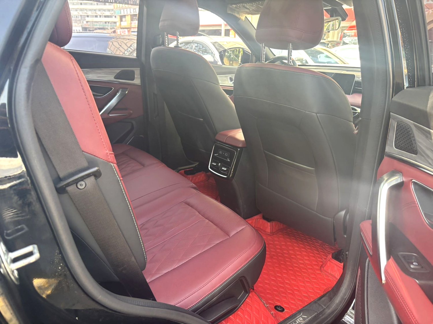 Jetour X 70 PLUS 1,5 л, DCT PRO, 7 мест