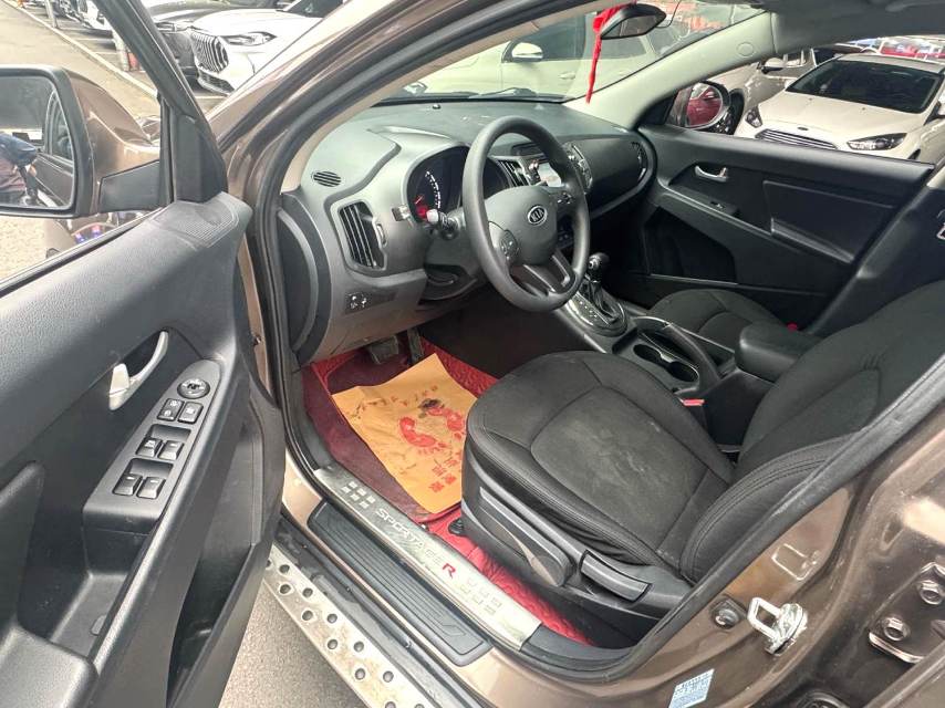 Kia Sportage 2,0 л, АКПП, передний привод, GL
