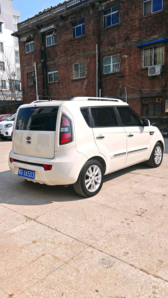 Kia 1.6L Manual Transmission GL