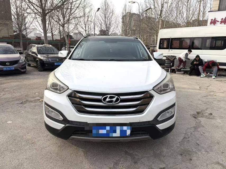 Hyundai Santa Fe 2.4L Automatic2WD