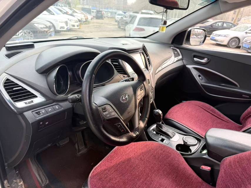 Hyundai Santa Fe 2.4L Automatic2WD