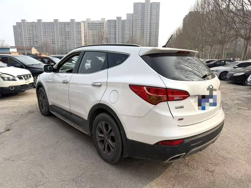 Hyundai Santa Fe 2.4L Automatic2WD