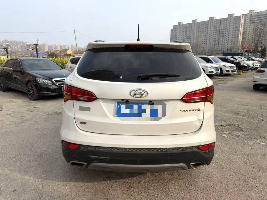 Hyundai Santa Fe 2.4L Automatic2WD