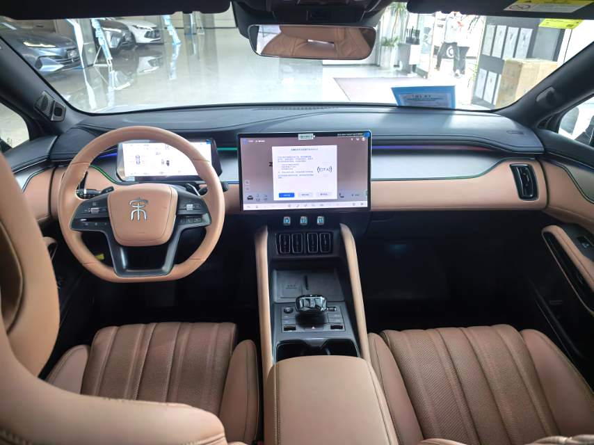 BYD L (Liter) Electric Vehicle 662km