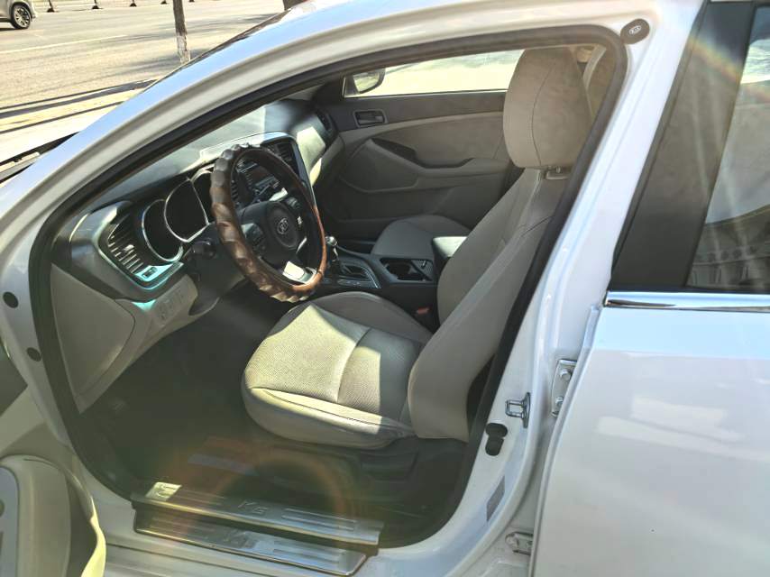 Kia K 5 2.0L Automatic LUX