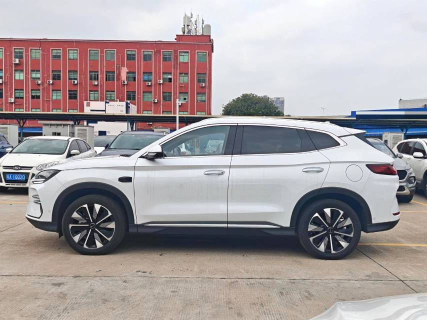 宋 PLUS New Energy Model Year Electric Vehicle 智驾版 605km Flagship