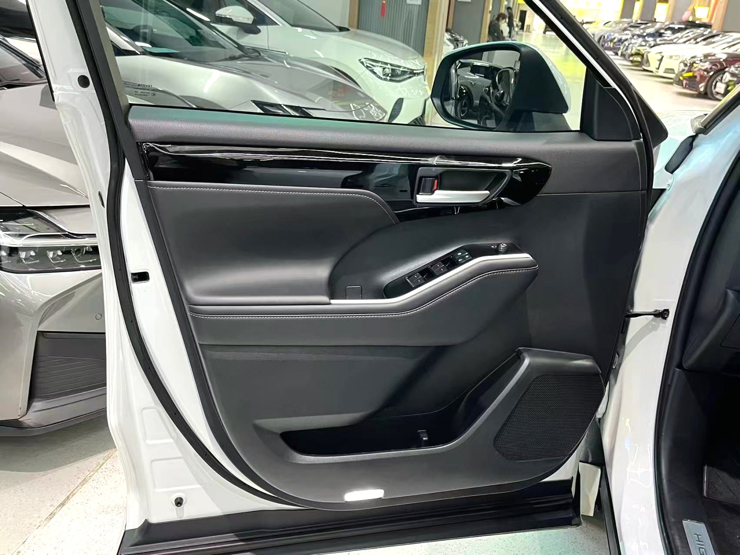 Toyota Highlander 2.5L Hybrid2WDPremium 7 Seats