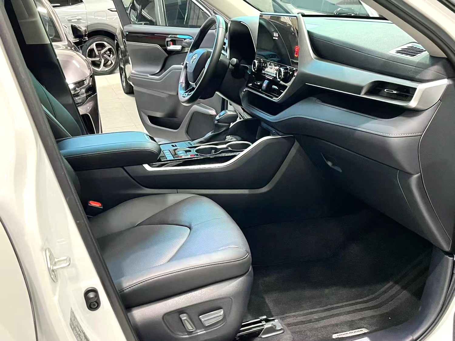 Toyota Highlander 2.5L Hybrid2WDPremium 7 Seats