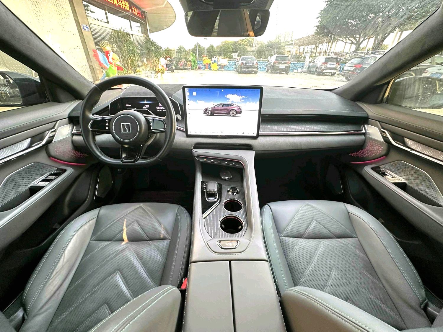 极氪 001 Model Year 长航续航双电机 WE 版本。