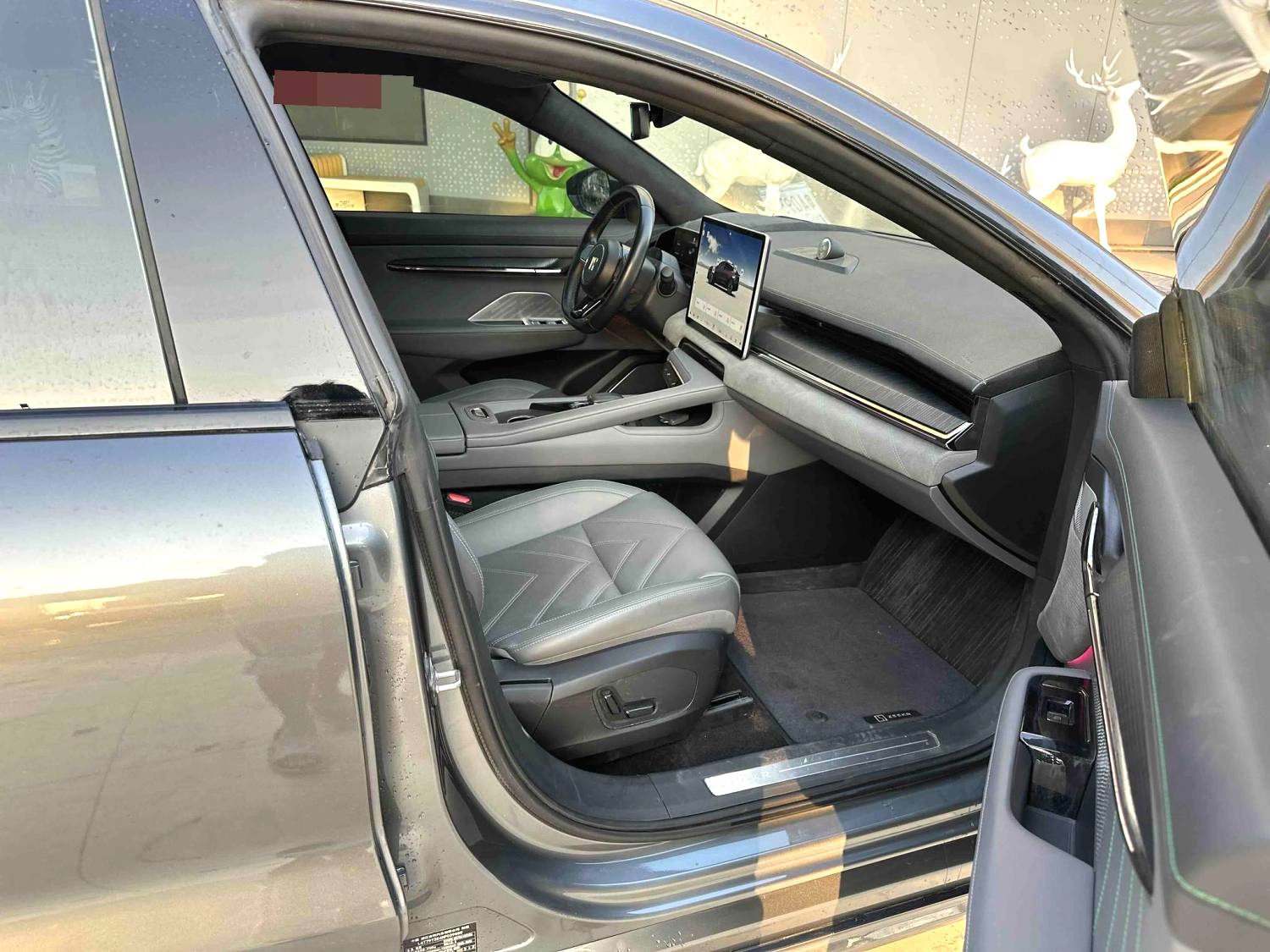 极氪 001 Model Year 长航续航双电机 WE 版本。