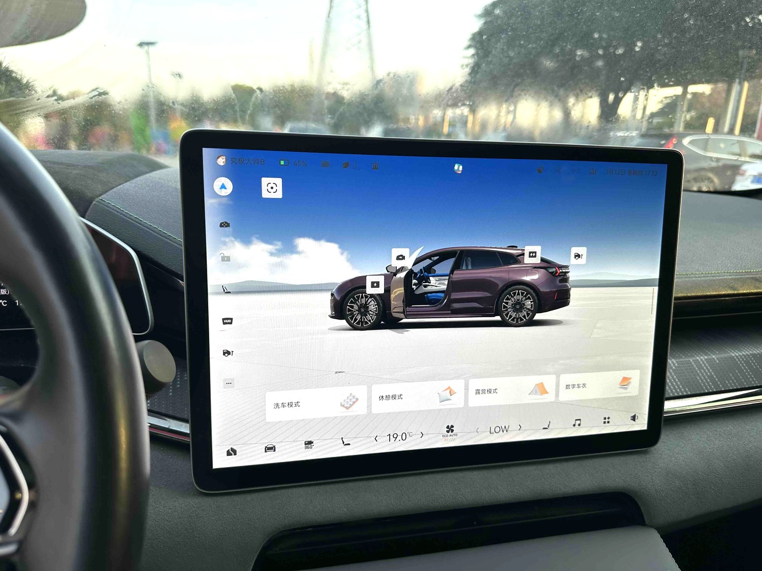 极氪 001 Model Year 长航续航双电机 WE 版本。