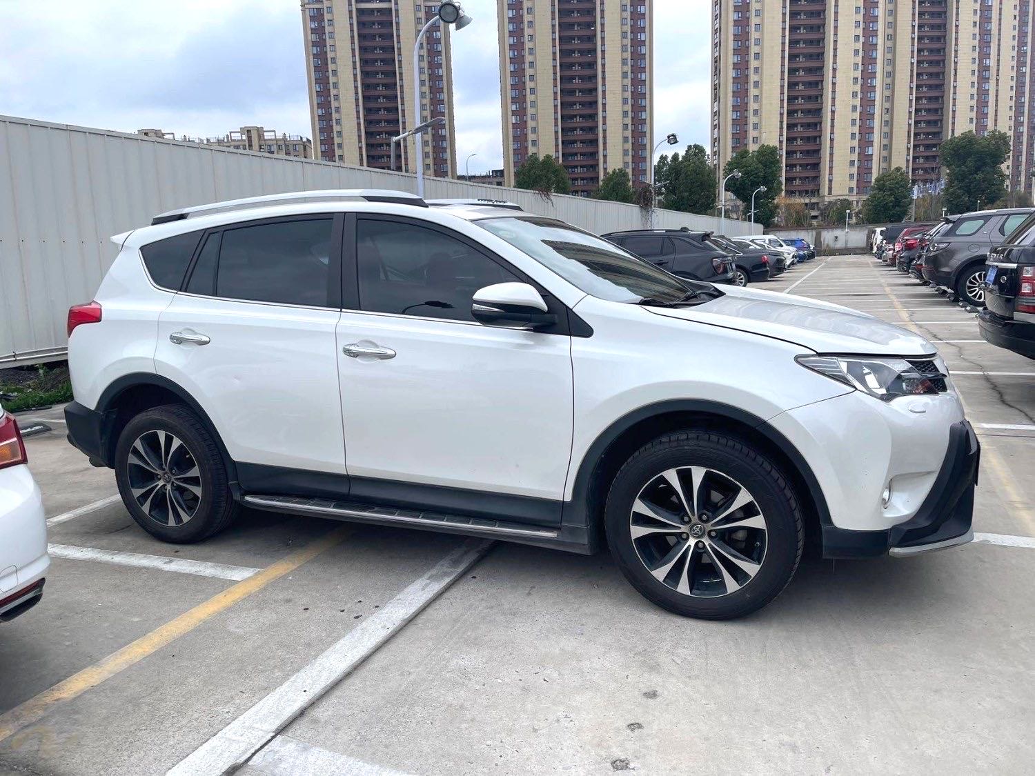 RAV 4 荣放 2.5L 自动四驱精英版