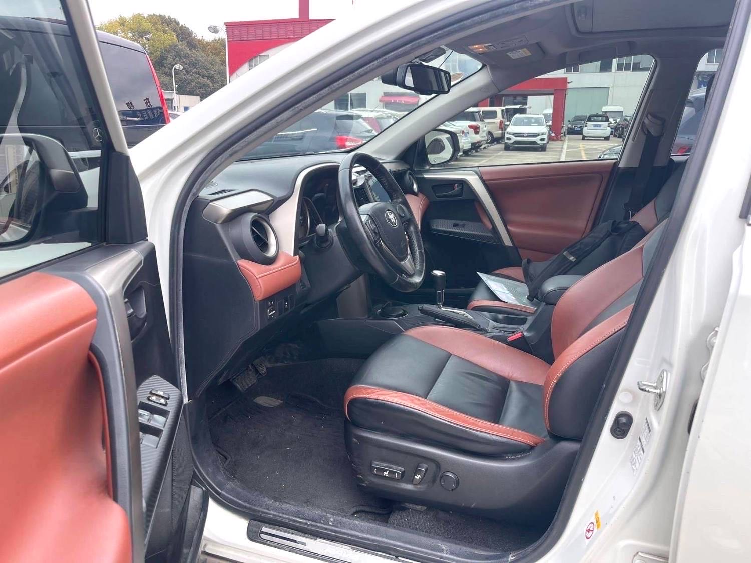 RAV 4 荣放 2.5L 自动四驱精英版