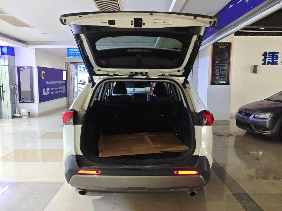 Toyota RAV 4 Hybrid 2.5L E CVT 4WDFlagship