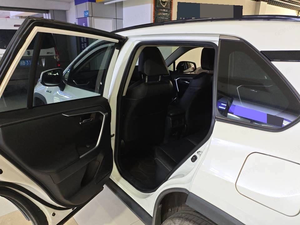 Toyota RAV 4 Hybrid 2.5L E CVT 4WDFlagship