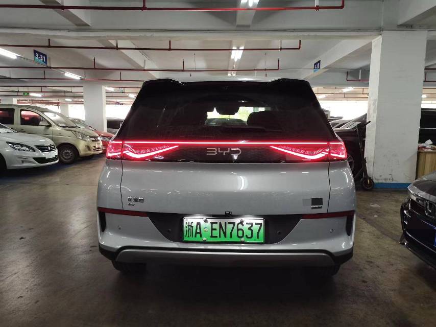 Электромобиль BYD 05 с запасом хода 520 км