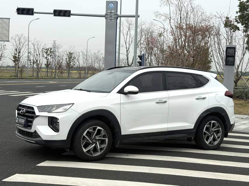 Hyundai 280TGDi 2WDFashion V