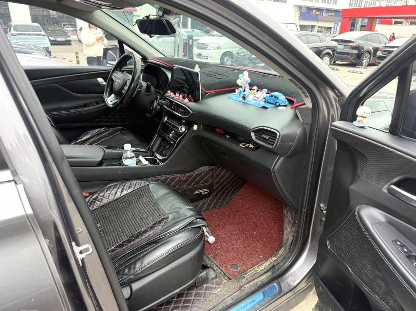 Hyundai Santa Fe 380 TGDi GLS с автоматической коробкой передач, привод на две колеса, комплектация Luxury VI
