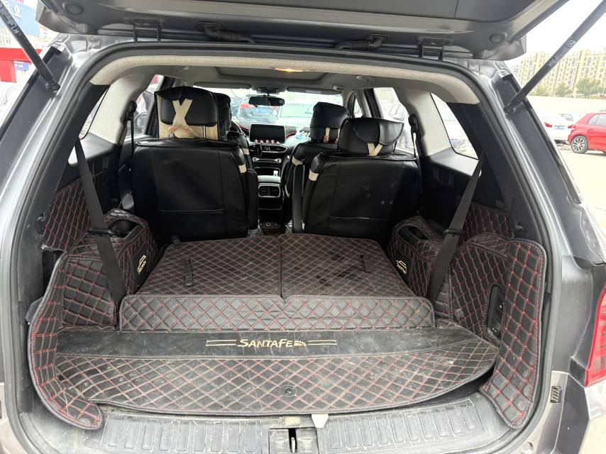 Hyundai Santa Fe 380 TGDi GLS с автоматической коробкой передач, привод на две колеса, комплектация Luxury VI