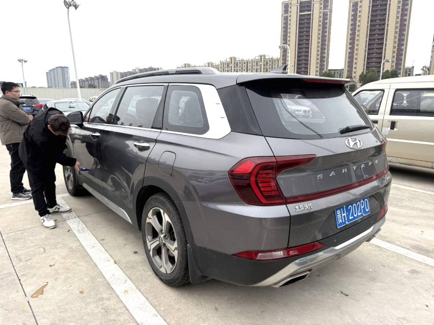 Hyundai Santa Fe 380 TGDi GLS с автоматической коробкой передач, привод на две колеса, комплектация Luxury VI