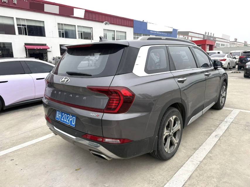 Hyundai Santa Fe 380 TGDi GLS с автоматической коробкой передач, привод на две колеса, комплектация Luxury VI