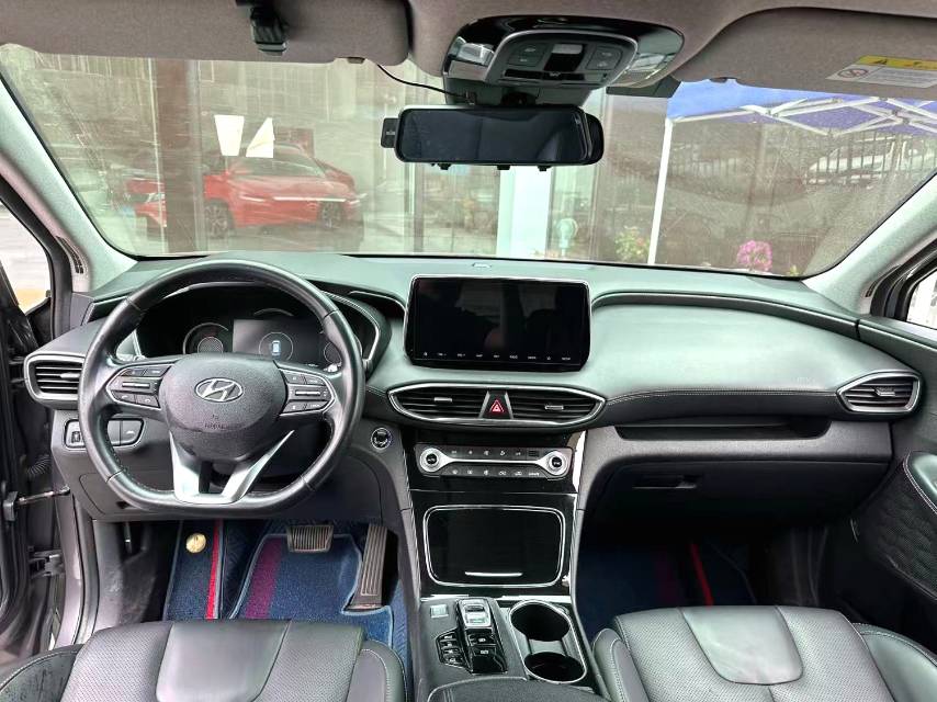 Hyundai Santa Fe 380 TGDi DLX, автоматическая коробка передач, полный привод HTRAC V