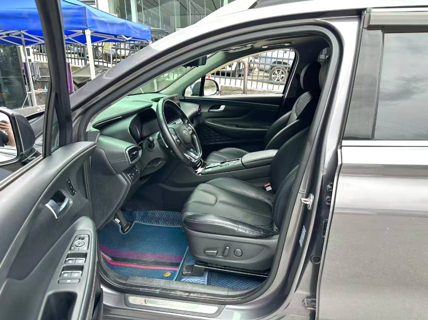 Hyundai Santa Fe 380 TGDi DLX, автоматическая коробка передач, полный привод HTRAC V