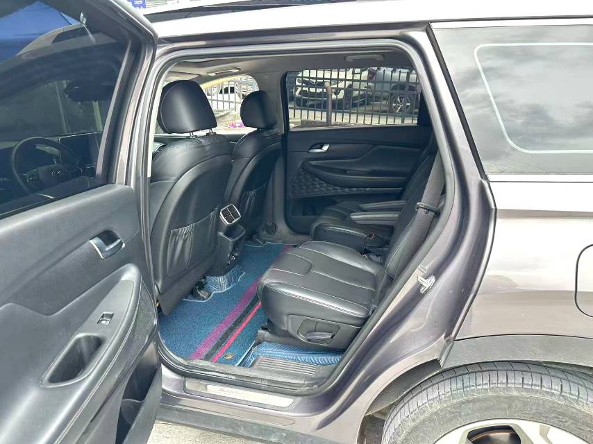 Hyundai Santa Fe 380 TGDi DLX, автоматическая коробка передач, полный привод HTRAC V