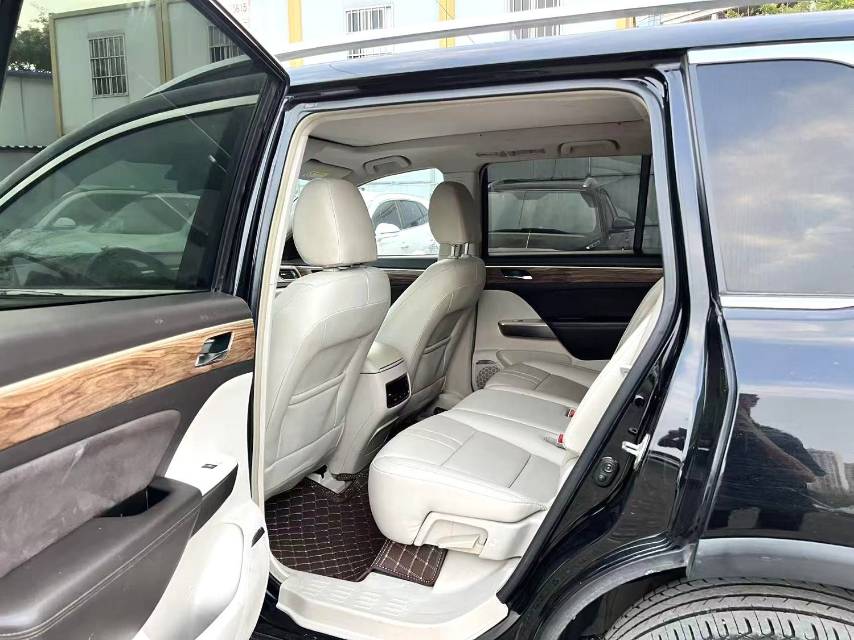 传祺 GS 8 Model Year 320T 两驱尊贵版 七座