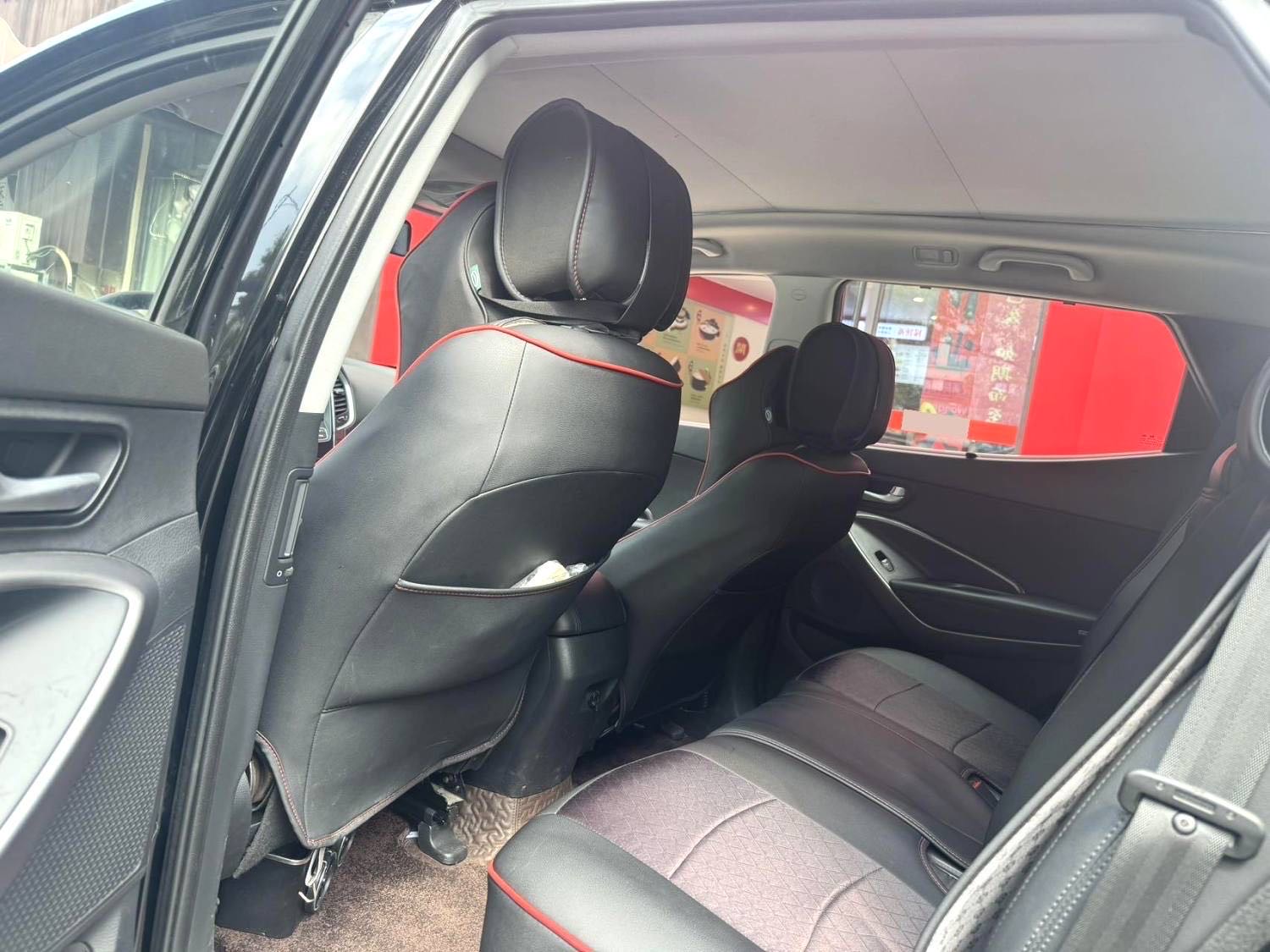 Hyundai Santa Fe 2,4 л, автоматическая коробка передач, передний привод, 5 мест