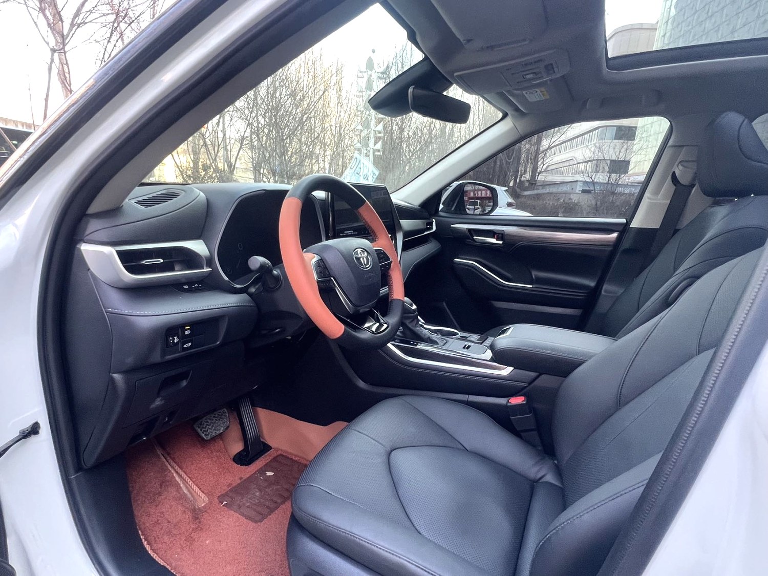Toyota Highlander 2,5 л, гибрид, полный привод, комплектация Premium, 7 мест