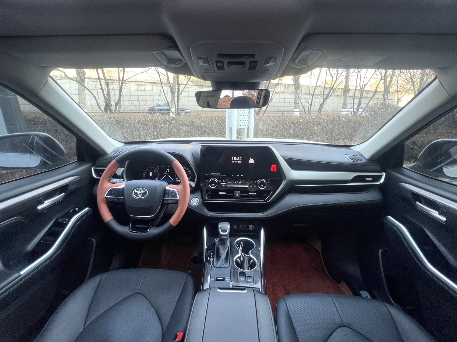 Toyota Highlander 2,5 л, гибрид, полный привод, комплектация Premium, 7 мест