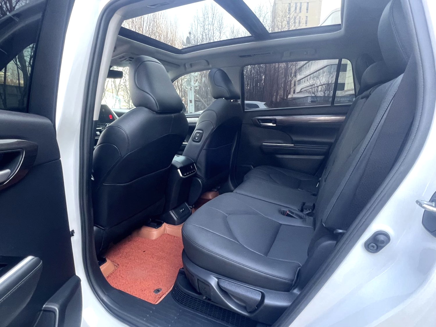 Toyota Highlander 2,5 л, гибрид, полный привод, комплектация Premium, 7 мест